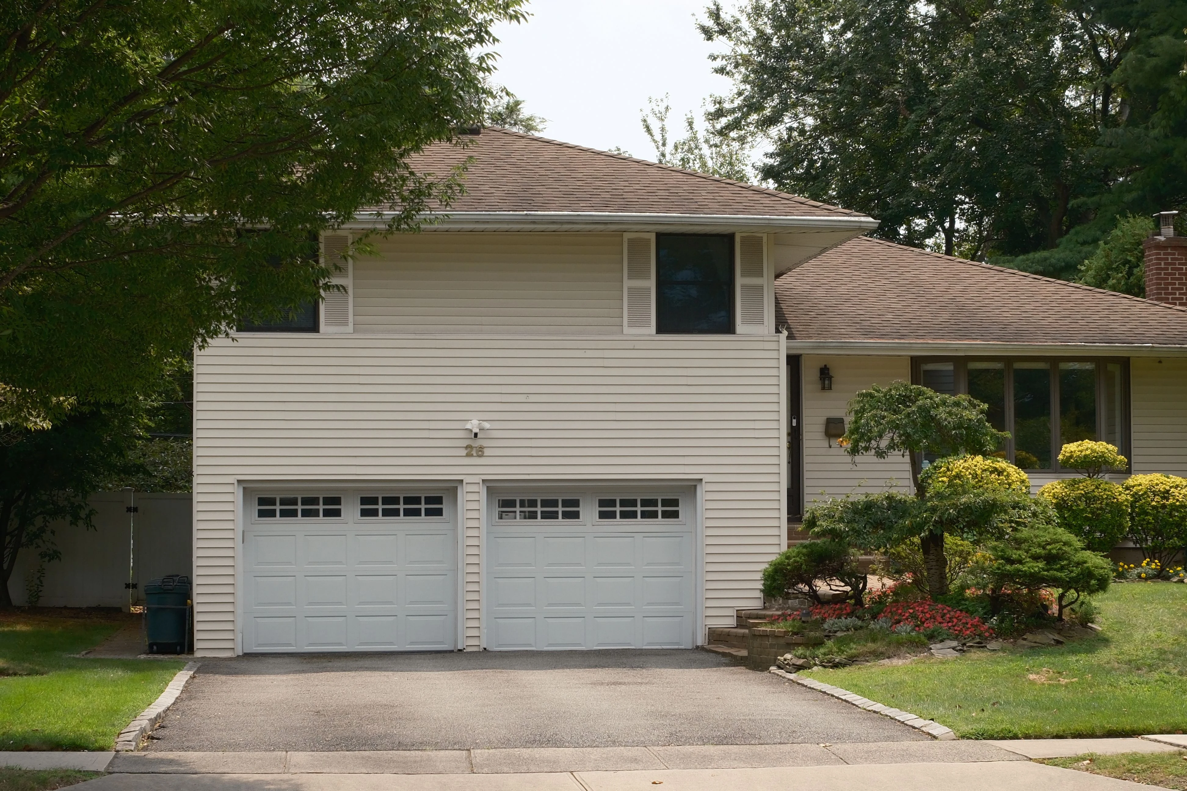 Residential garage door in Cheat Lake